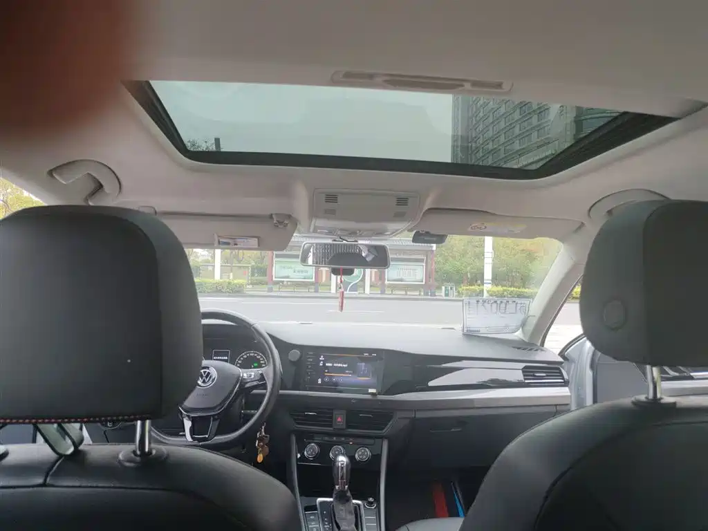 VOLKSWAGEN BORA