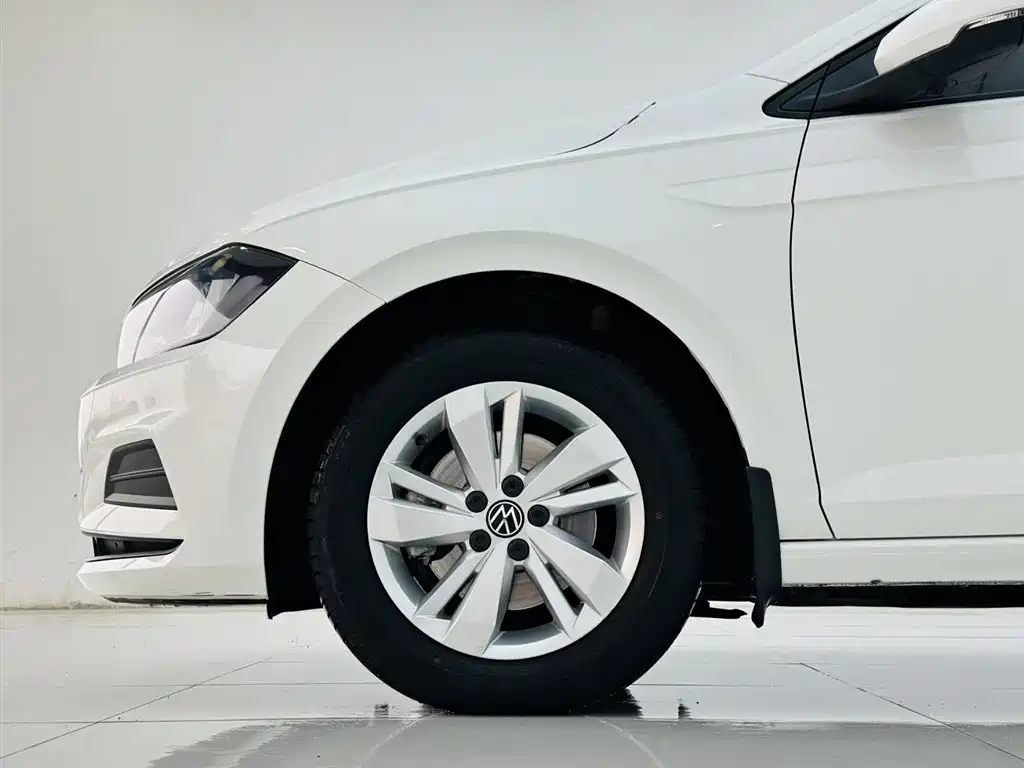 Volkswagen Polo 2021 Plus 1.5L Automatic Panorama Enjoyment Edition фото 9