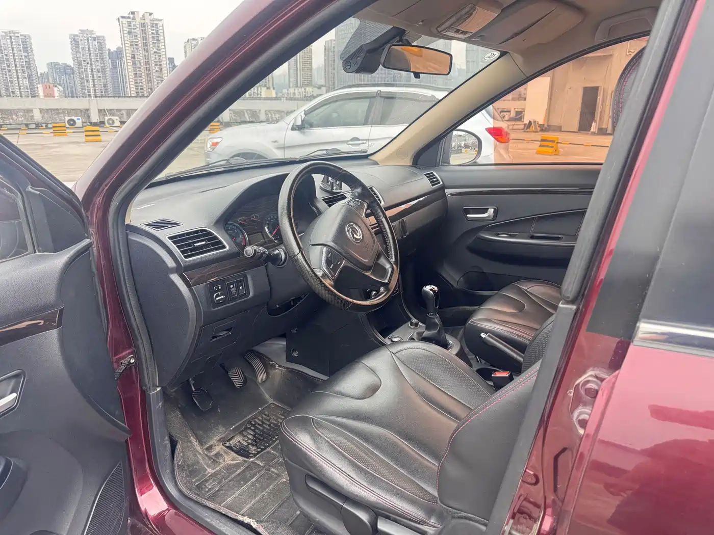 Dongfeng Fengguang Fengguang 370 2016 2016 1.5L Manual Elite Travel Edition 7-seater