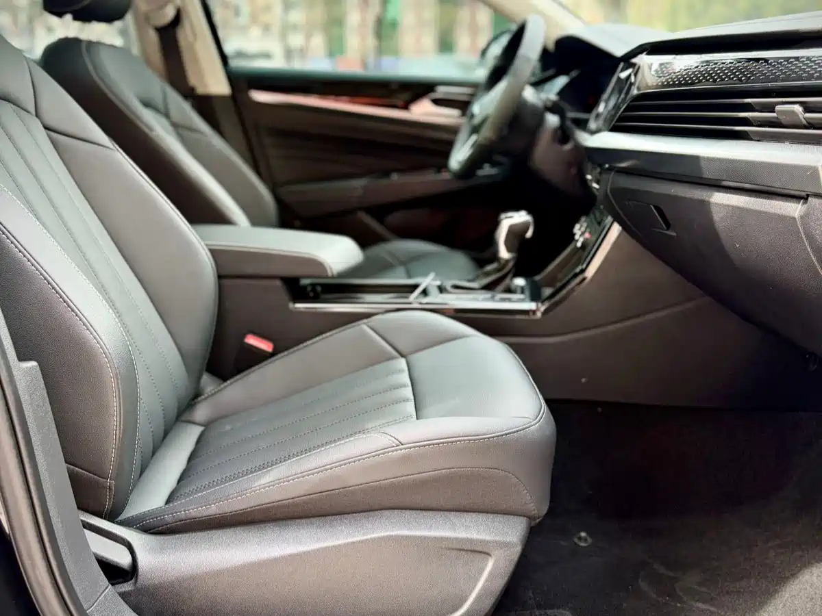 Volkswagen Passat 2022 280TSI Business Edition фото 12