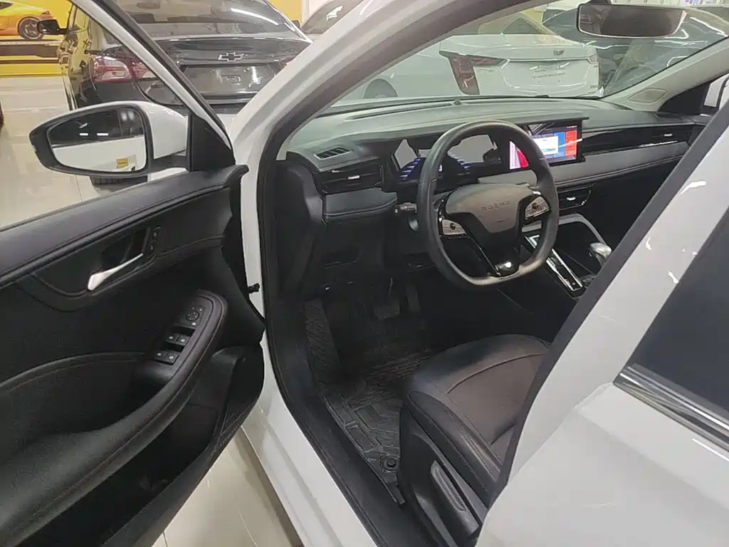 Фото 16 - Roewe i5