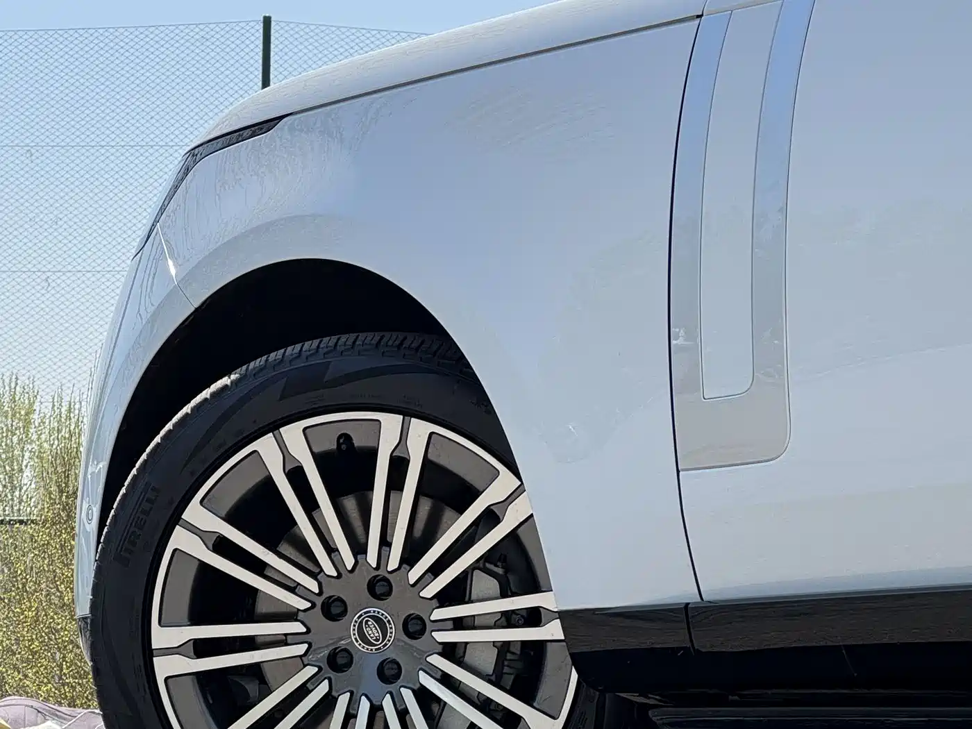 Land Rover Range Rover 2024 3.0 L6 400PS Genesis Extended фото 10