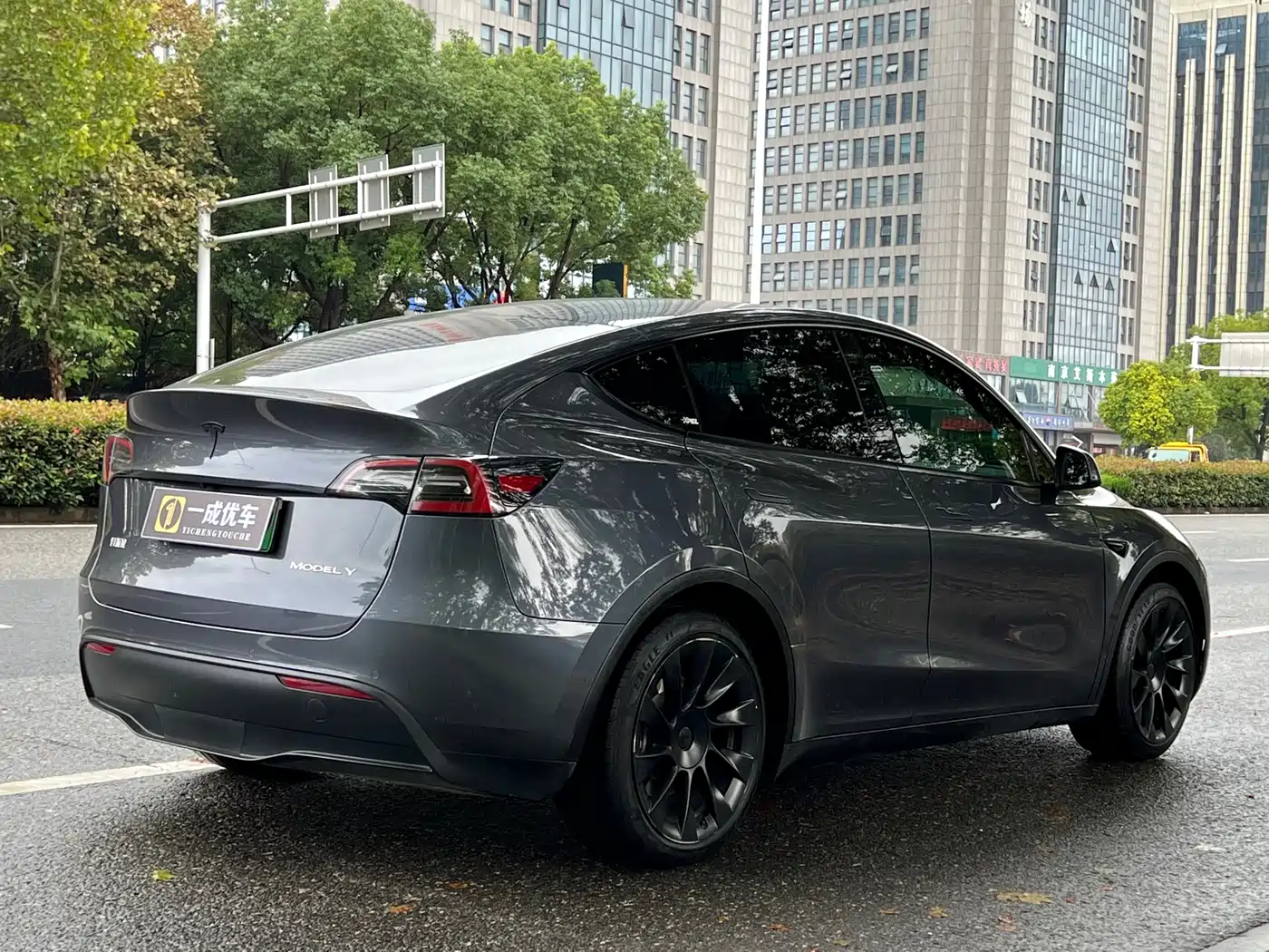 TESLA MODEL Y