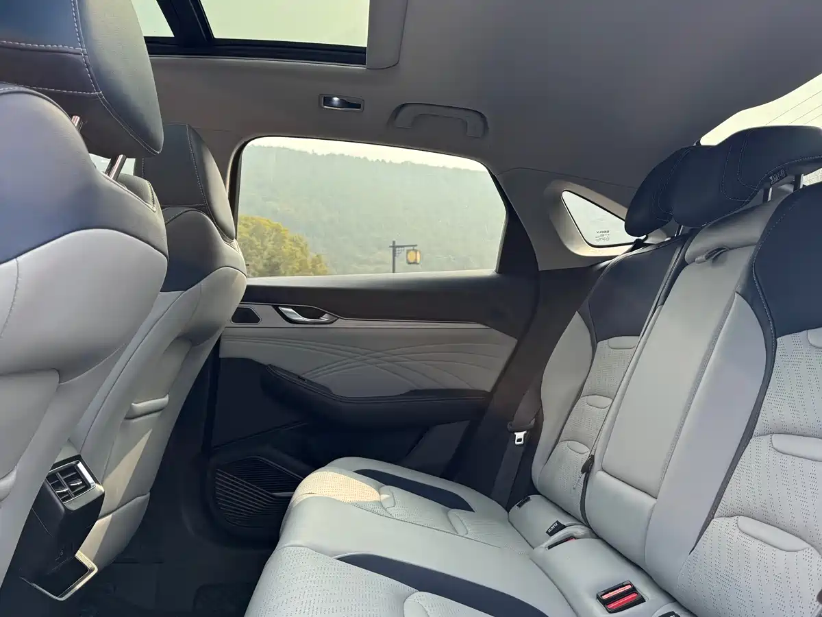 GEELY AUTOMOBILE XINGRUI