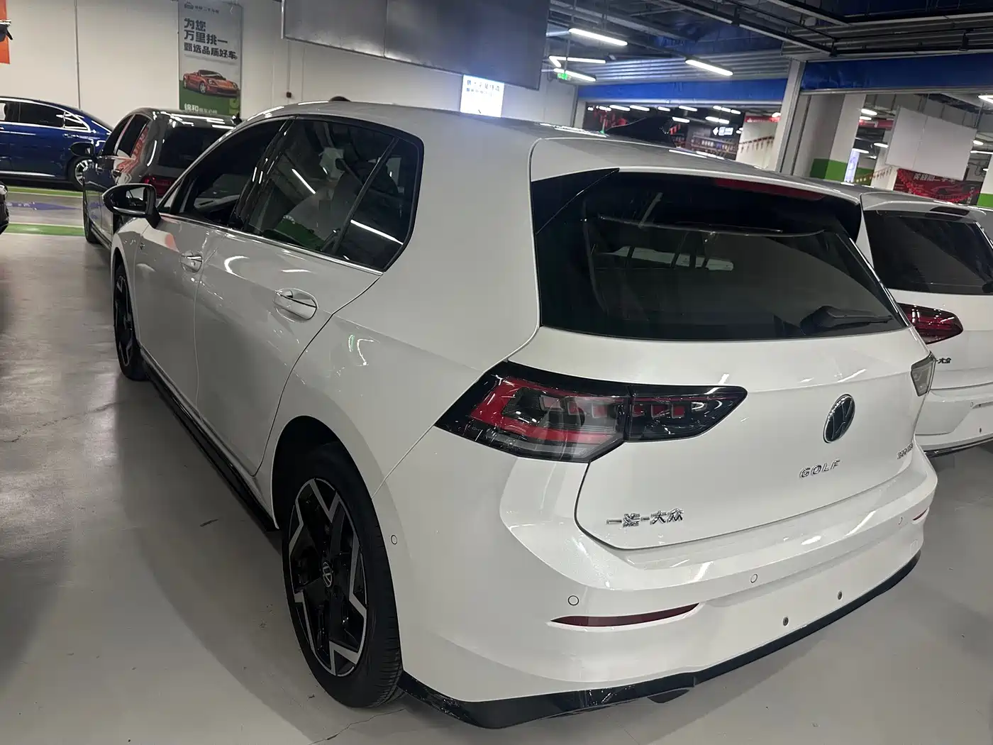 Volkswagen Golf 2025 300TSI R-Line фото 6