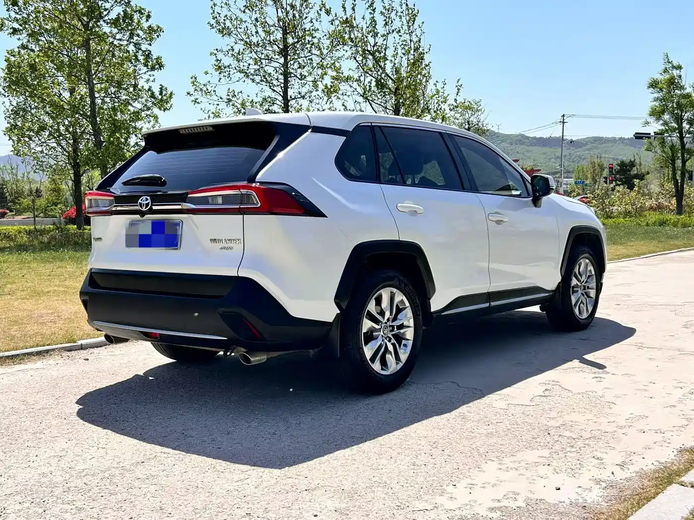 Toyota Wildlander 2021 2.0L CVT 4WD Luxury Edition фото 4