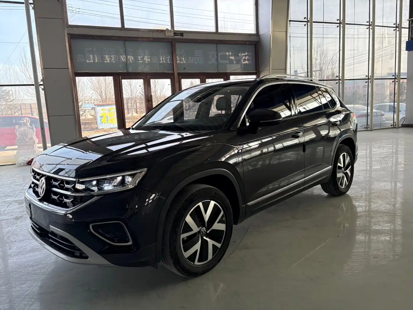 Volkswagen Tayron 2023 280TSI 2WD Luxury Plus Advanced Edition фото 3