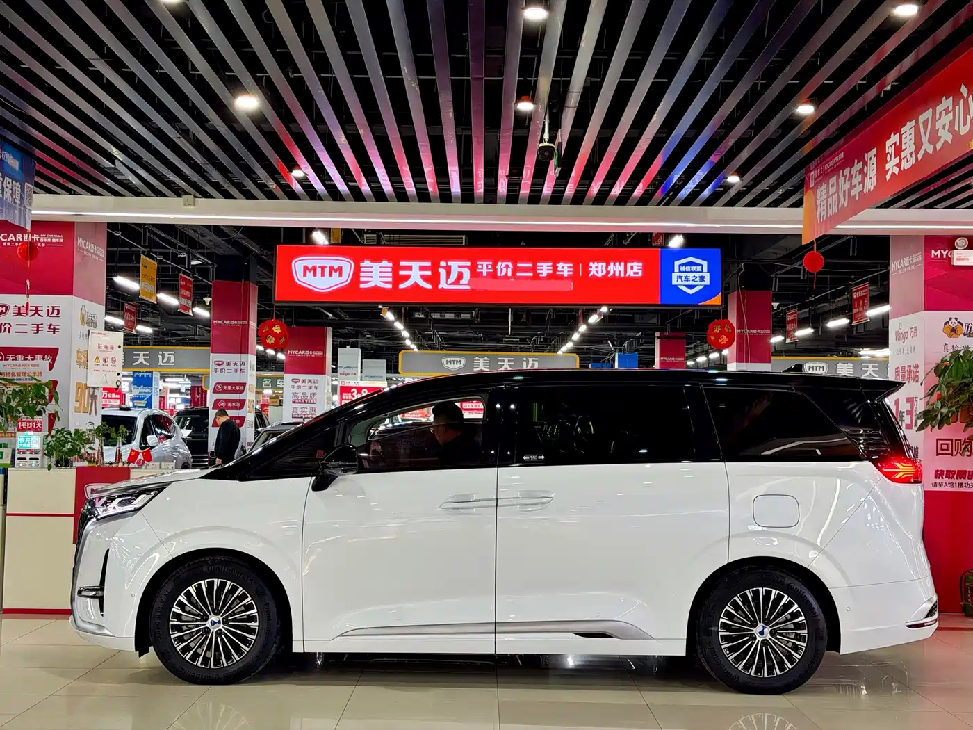 Denza D9 2022 DM-i 970 AWD Flagship фото 5
