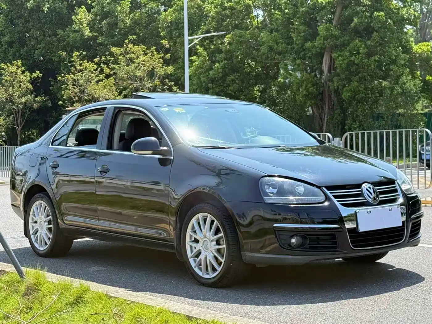 Volkswagen Sagitar 2009 2009 Model 1.8TSI Automatic Champion Edition