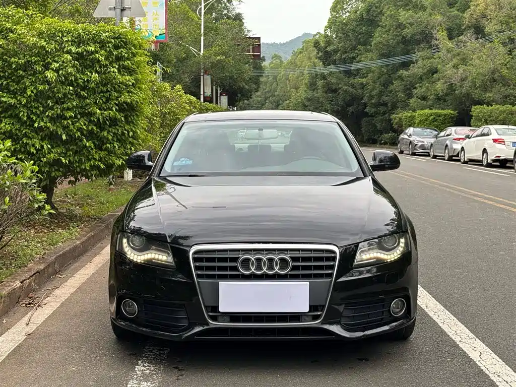 Audi A4L 2012 2.0 TFSI Automatic Technology фото 2