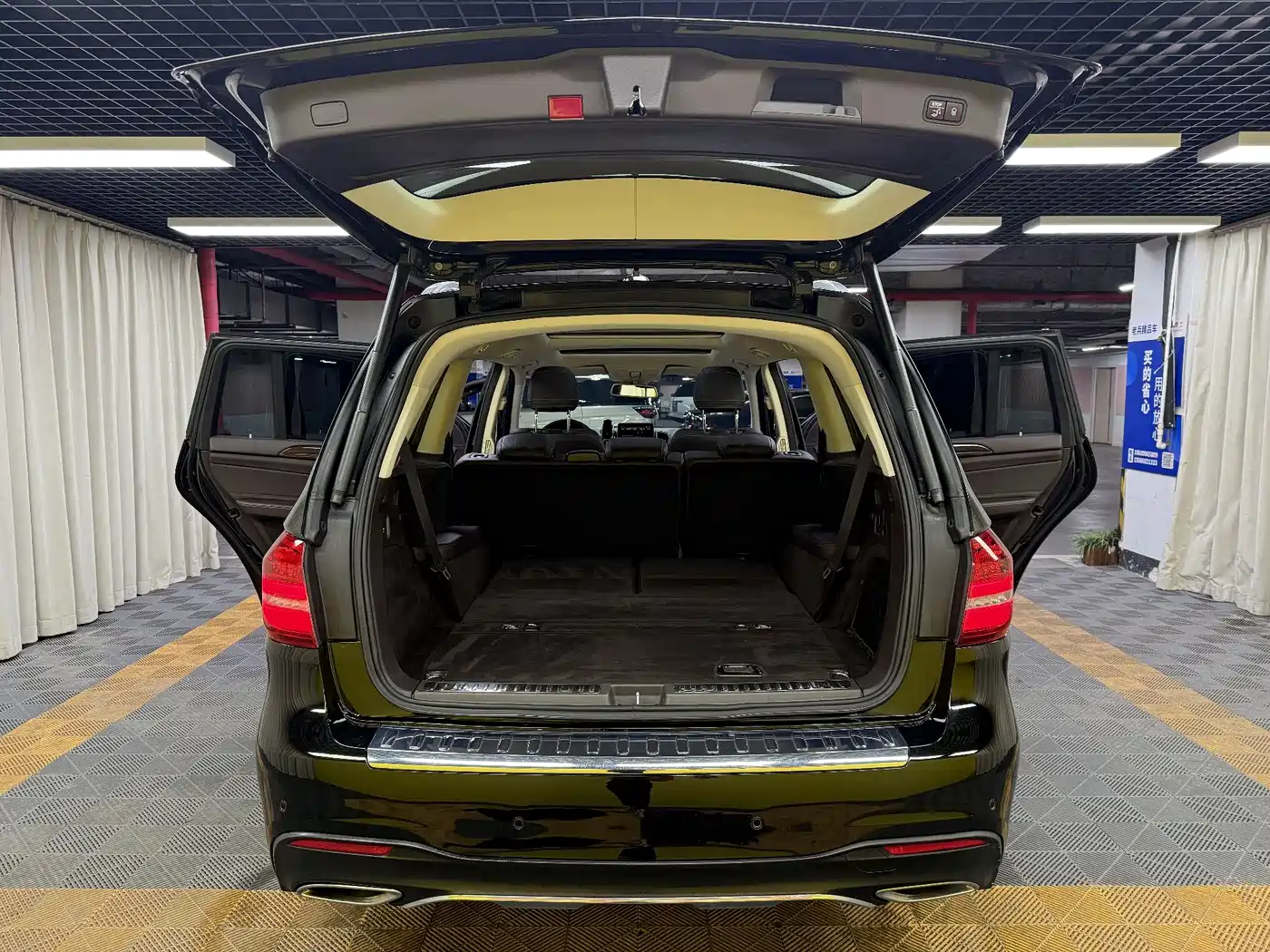 Mercedes-Benz GLS 2018 GLS 400 4MATIC Luxury фото 48