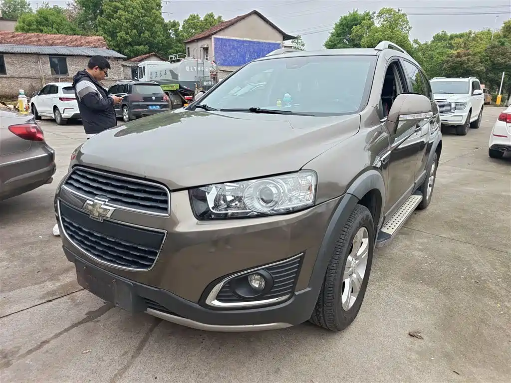 Chevrolet Captiva 2015 2.4L 2WD Urban Edition 5-seater фото 2