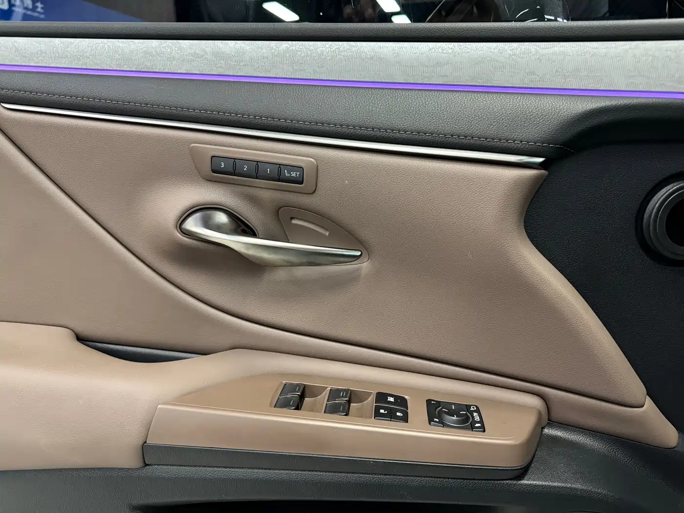 Lexus ES 2025 200 Ultimate Edition фото 8