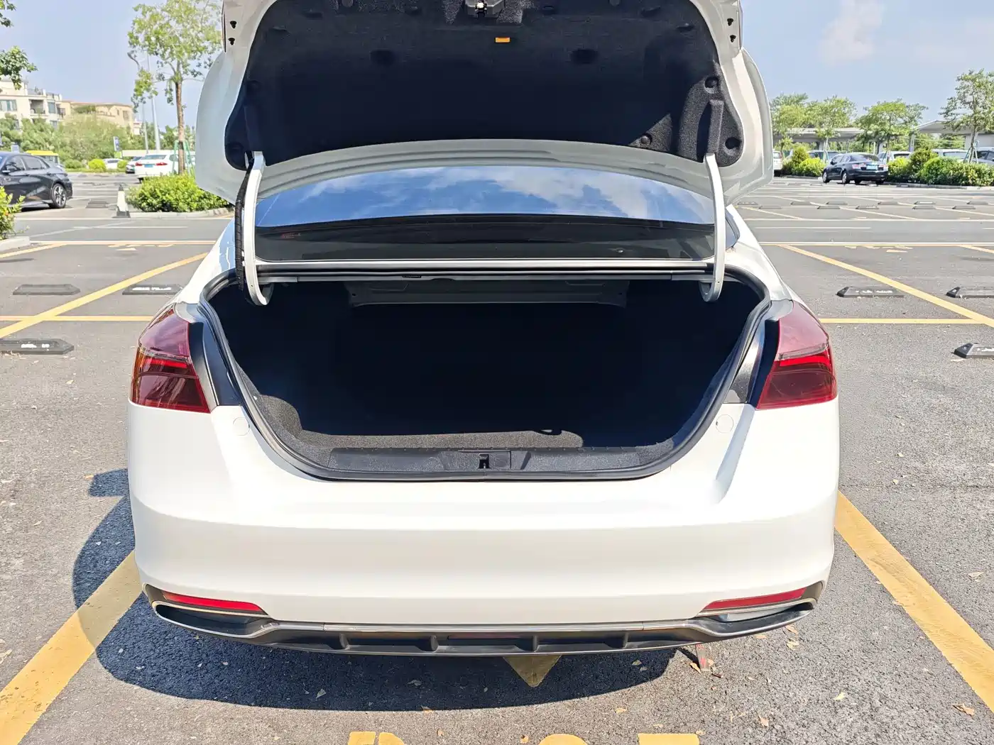 Фото 20 - Geely Emgrand