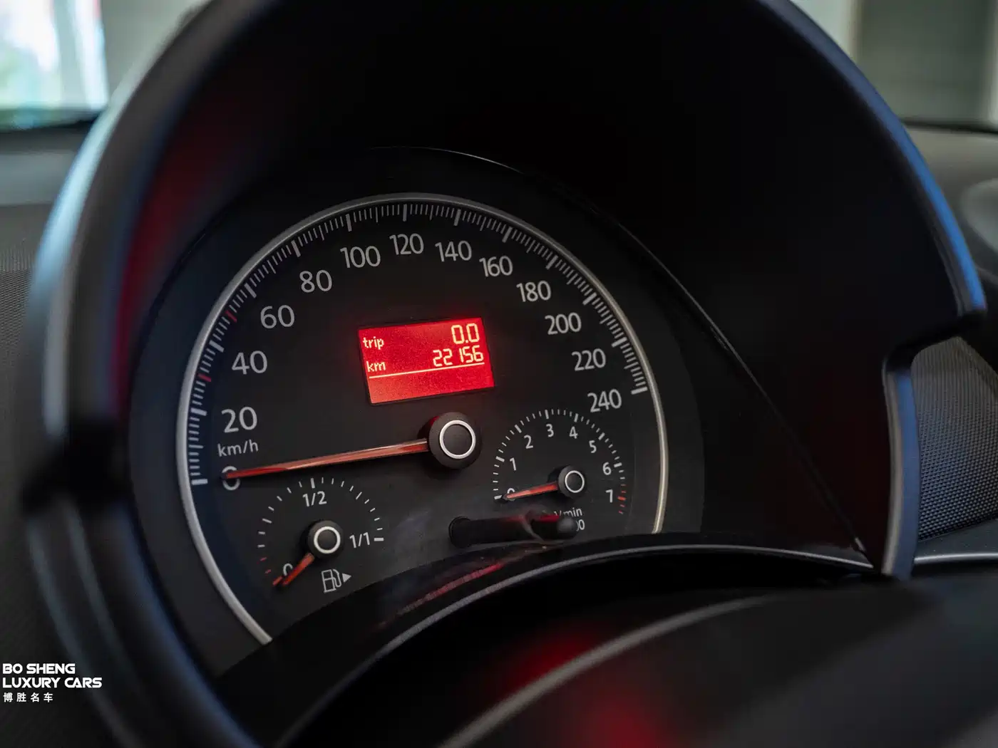 Volkswagen Beetle 2010 Model 2.0 BlackOrange Convertible Luxury Edition фото 36