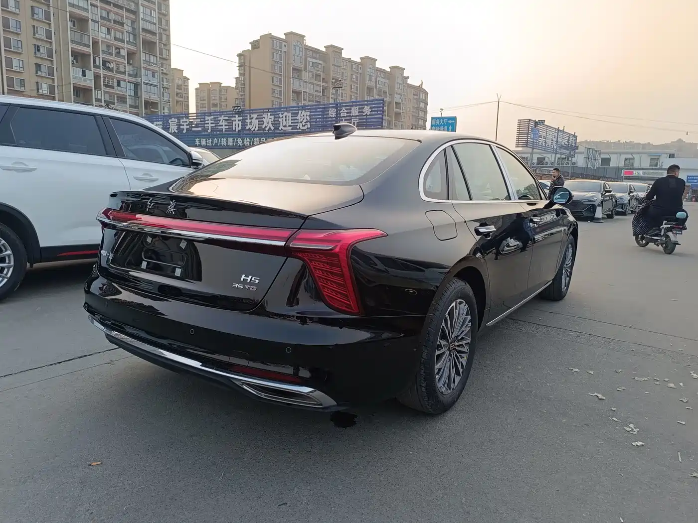 Hongqi H5 2024 1.5T DCT Smart Connect Flag Joy Edition фото 21