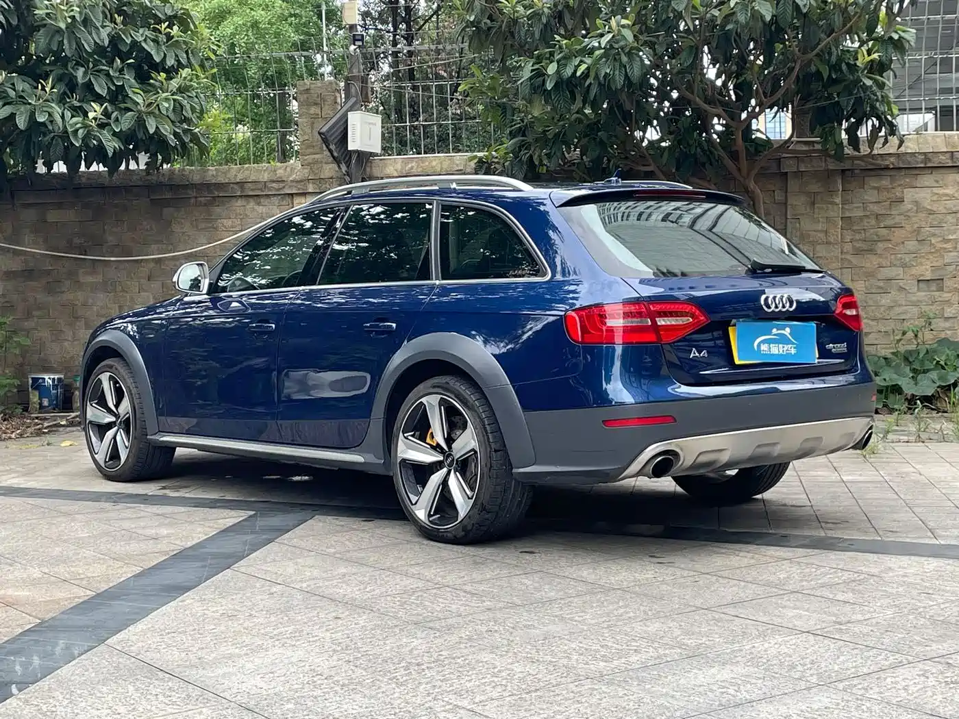 Photo 5 - Audi A4 (Import)