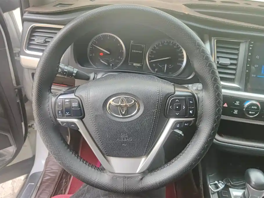 TOYOTA HIGHLANDER