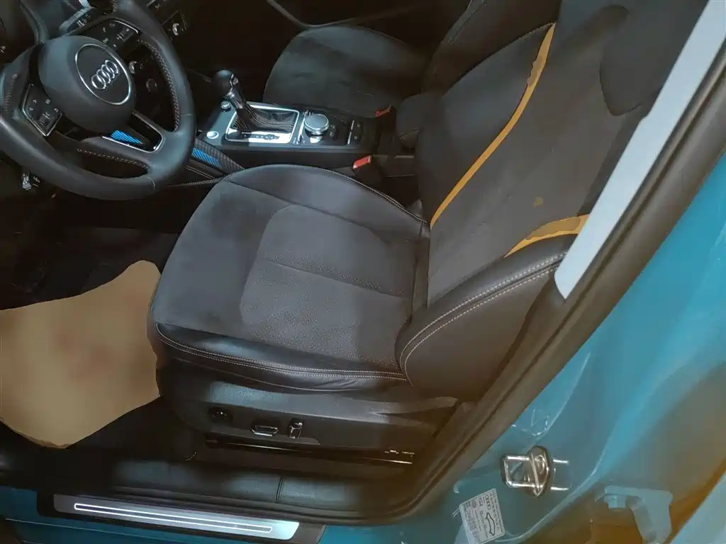 AUDI Q2L E-TRON