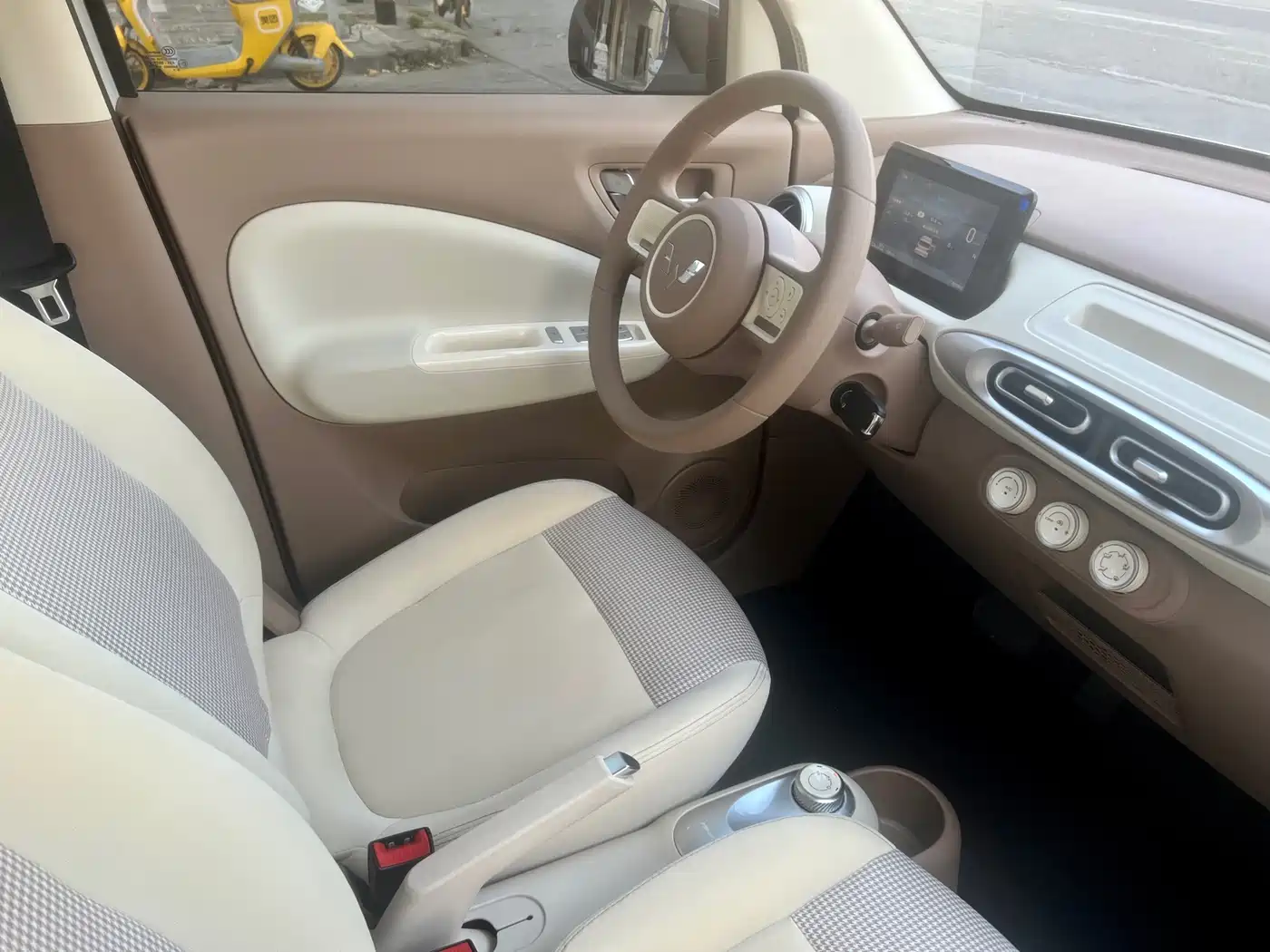 WULING AUTOMOBILE HONGGUANG MINIEV