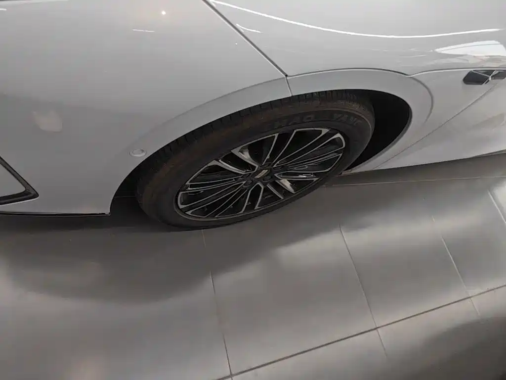 Geely Galaxy Galaxy E8 2025 2025 575km Voyage Smart Drive Edition