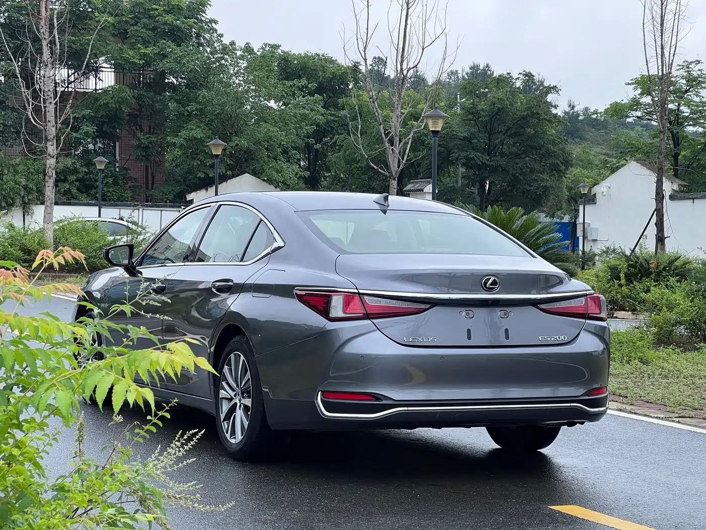 Фото 4 - Lexus ES