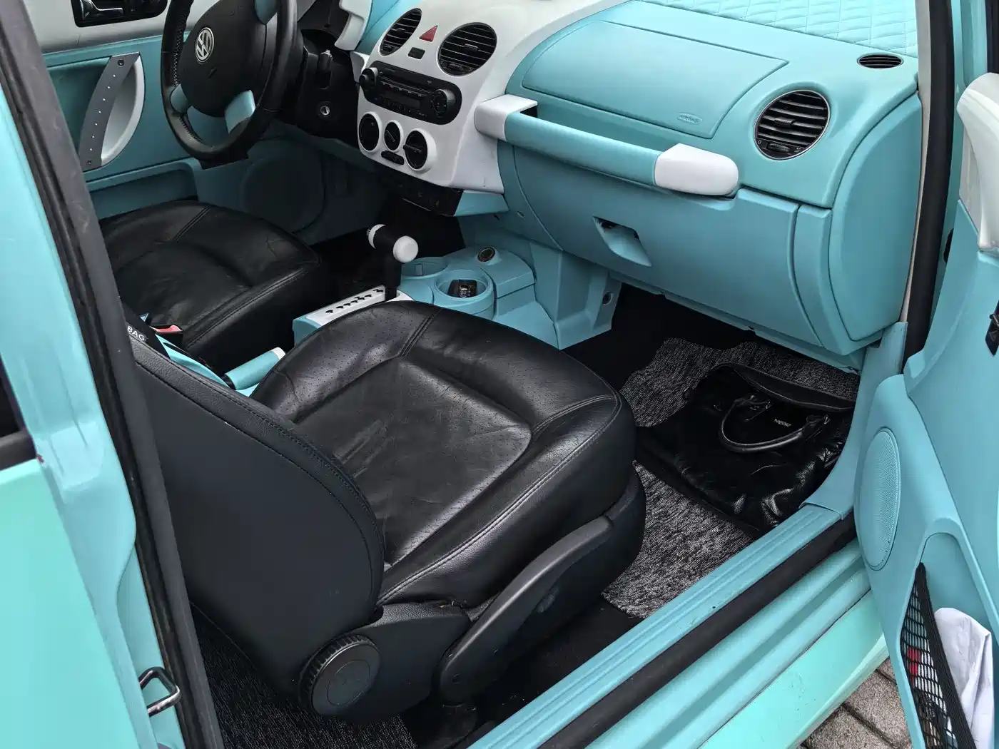 Volkswagen Beetle 2008 1.8T AT Luxury фото 8