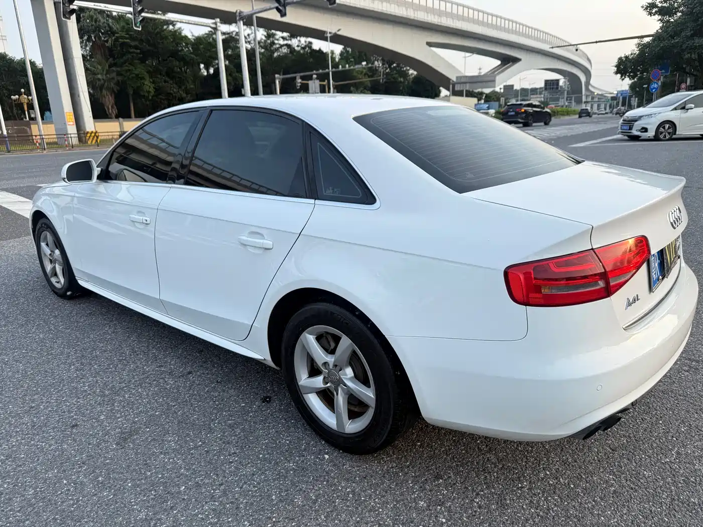 Audi A4L 2013 30 TFSI Automatic Comfort фото 7