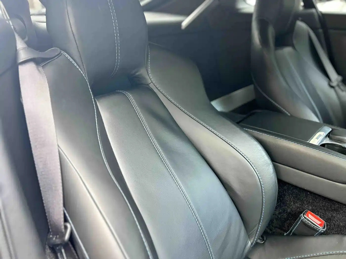Aston Martin Vantage 2021 2015 4.7L Coupe