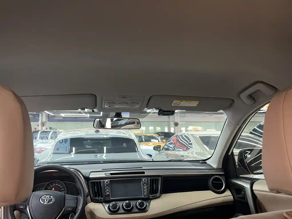 Toyota RAV4 Rongfang 2015 2.0L CVT 2WD Urban Edition фото 15