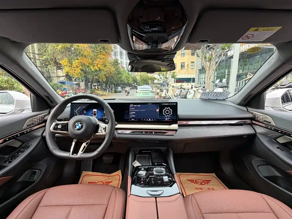 BMW 5 Series 2025 530Li Premium M Sport Package фото 11