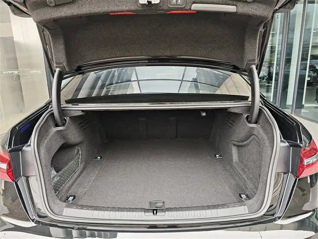 Audi A6L 2023 Facelift 40 TFSI Luxury Dynamic фото 9