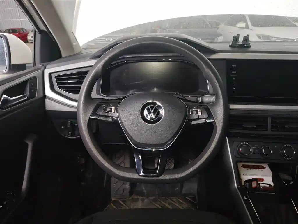 Volkswagen Polo 2023 Facelift Plus 1.5L Auto Joyful Living Edition фото 11