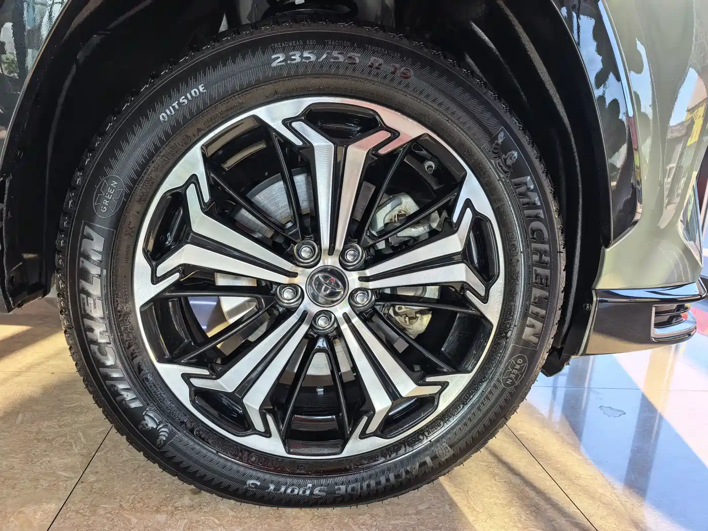 Toyota RAV4 Rongfang Dual Engine E+ 2021 2.5L 4WD Flagship Pro фото 9