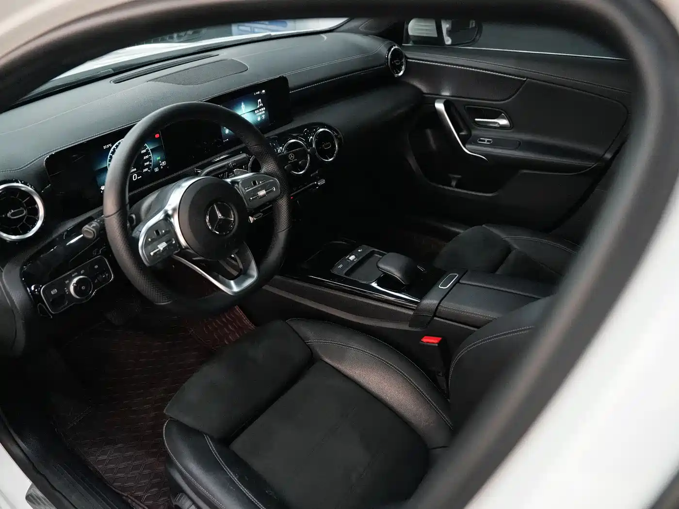 Mercedes-Benz A-Class 2019 A 180 L Sport Sedan фото 9