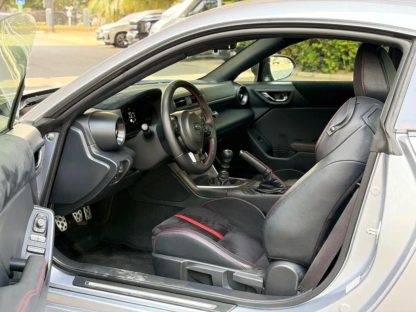 Subaru BRZ 2023 2.4L Manual 10th Anniversary Edition фото 9