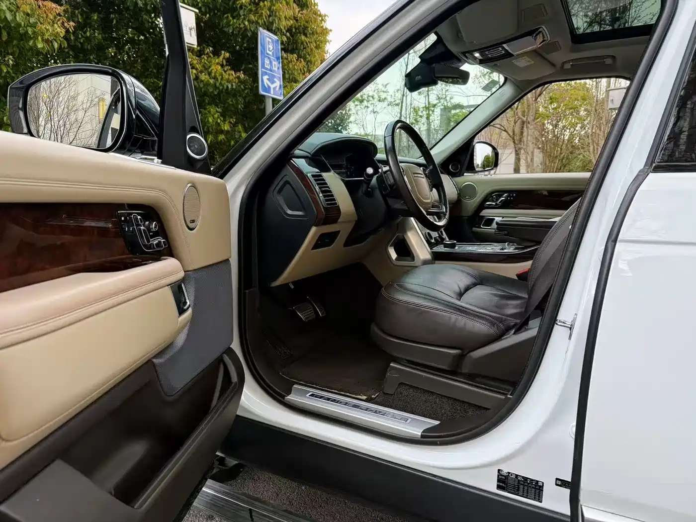 Land Rover Range Rover 2020 3.0 L6 Heritage Extended Edition фото 7