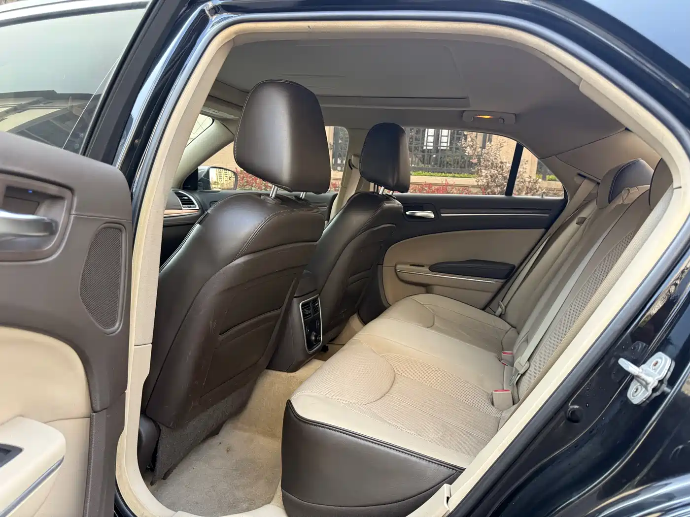 Chrysler 300C (Import) 2013 2013 3.6L Premium Edition