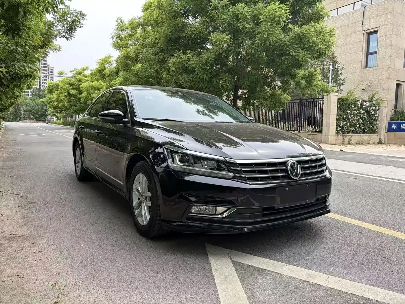 Volkswagen Passat 2017 280TSI DSG Prestige фото 3