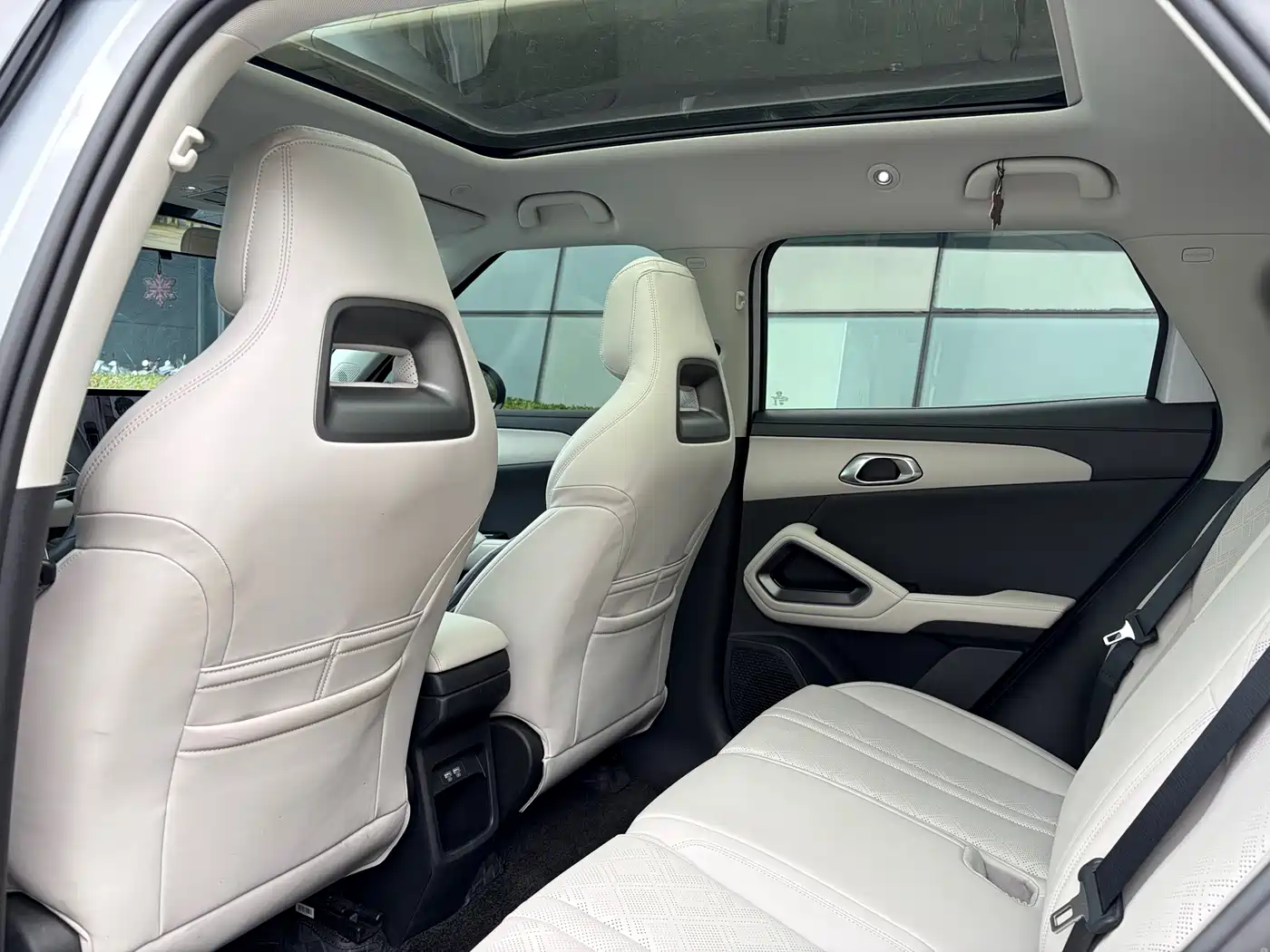 BYD Yuan UP 2024 401KM Surpass Edition фото 9