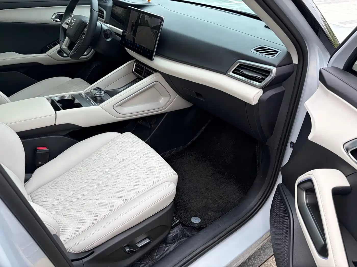 BYD Yuan UP 2024 401KM Surpass Edition фото 10