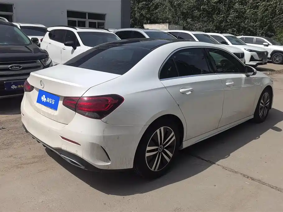 Mercedes-Benz A-Class 2019 A 180 L Sport Sedan фото 3