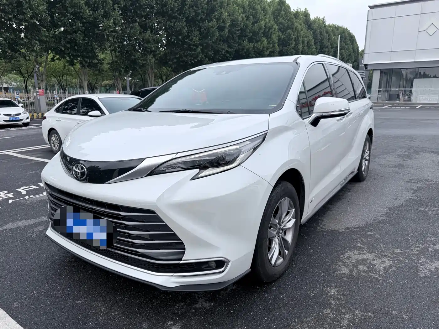 Toyota Sienna 2024 2.5L Hybrid Luxury Edition