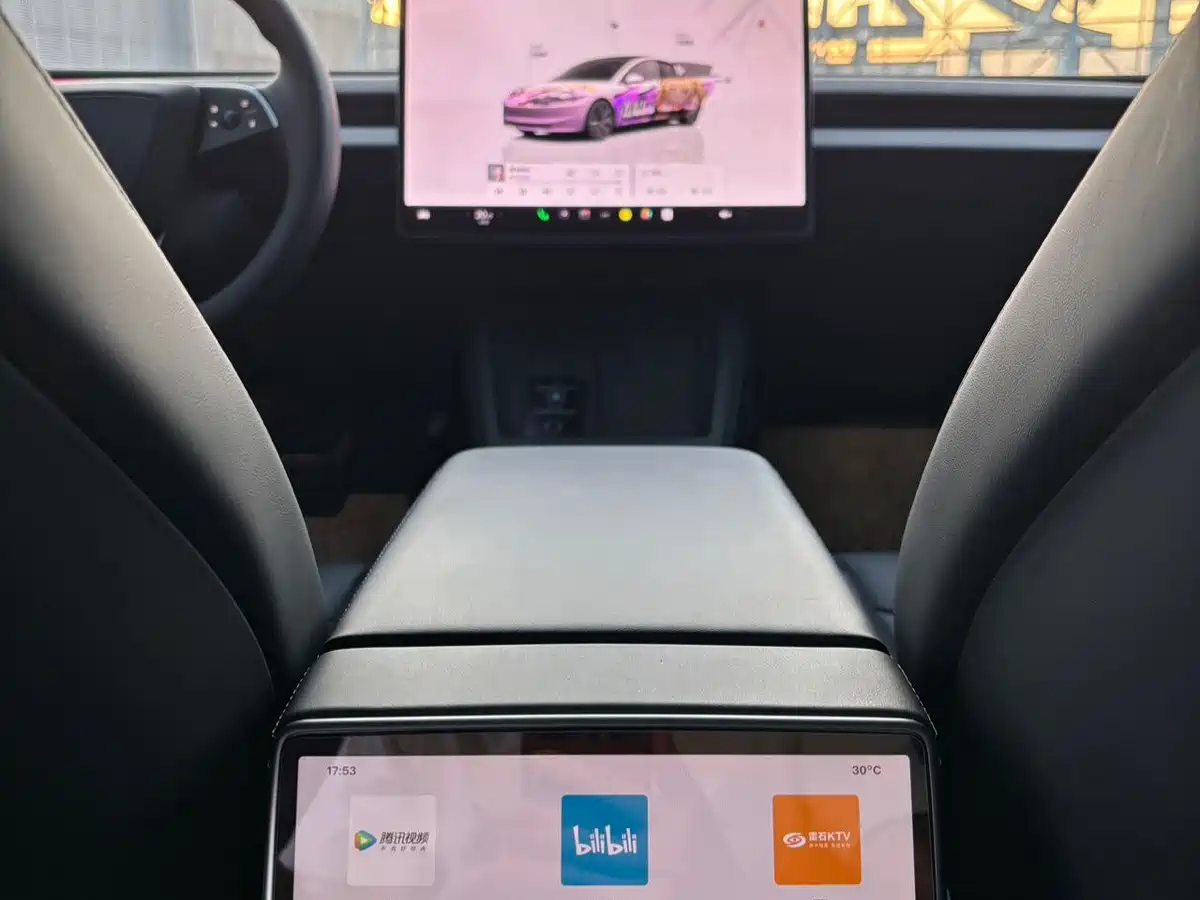 Фото 9 - Tesla Model 3