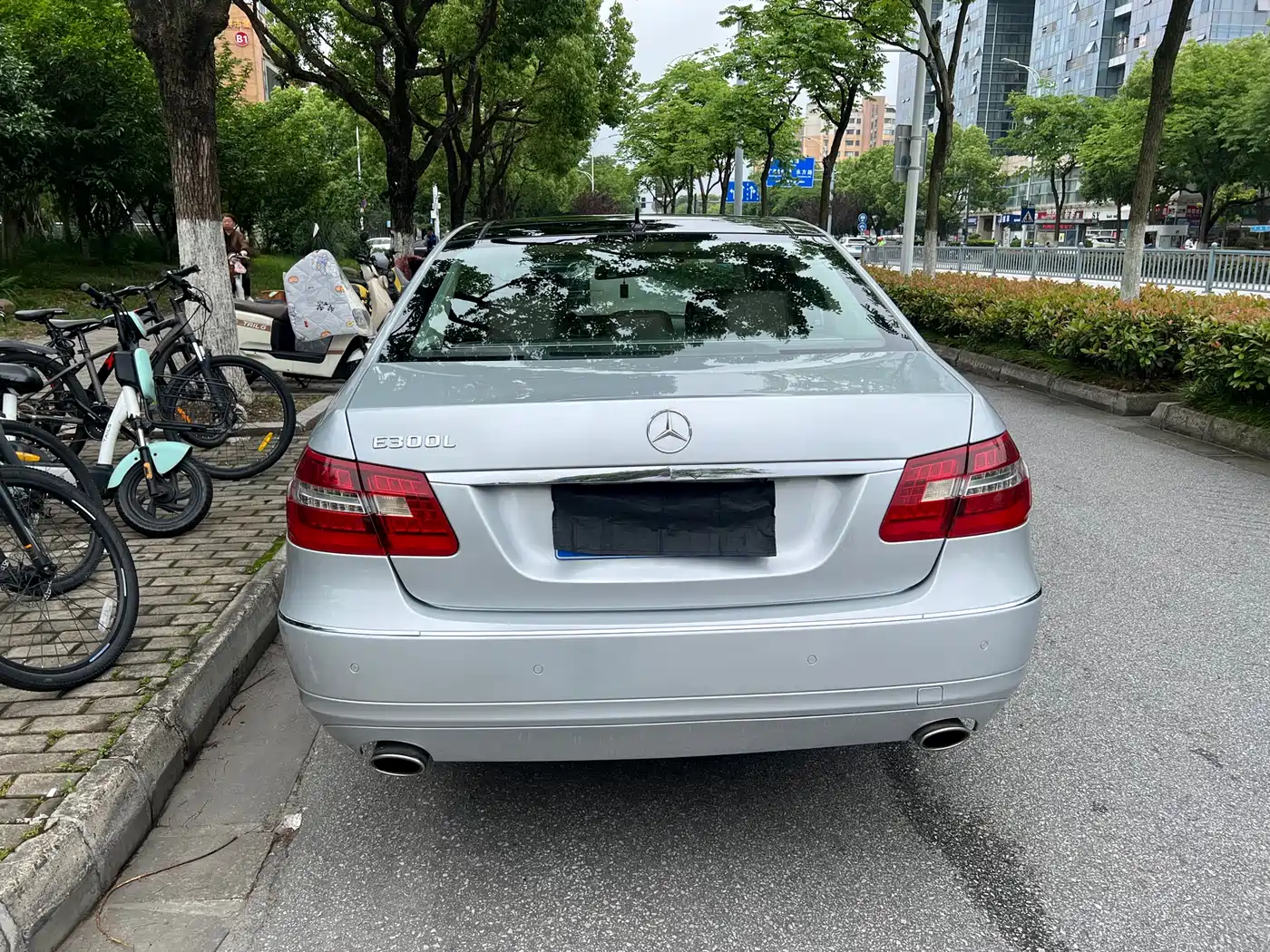 Mercedes-Benz E-Class 2011 E 300 L Fashion Premium фото 6