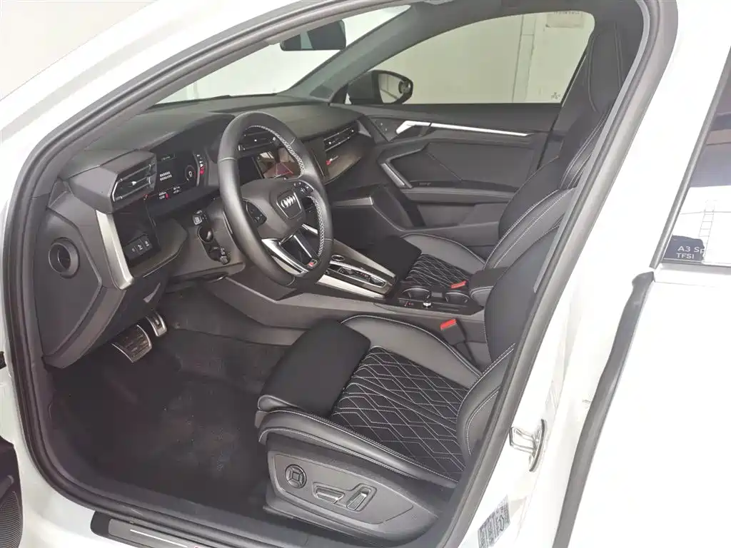 Audi A3 2025 Sportback 35TFSI Flying Premium фото 7