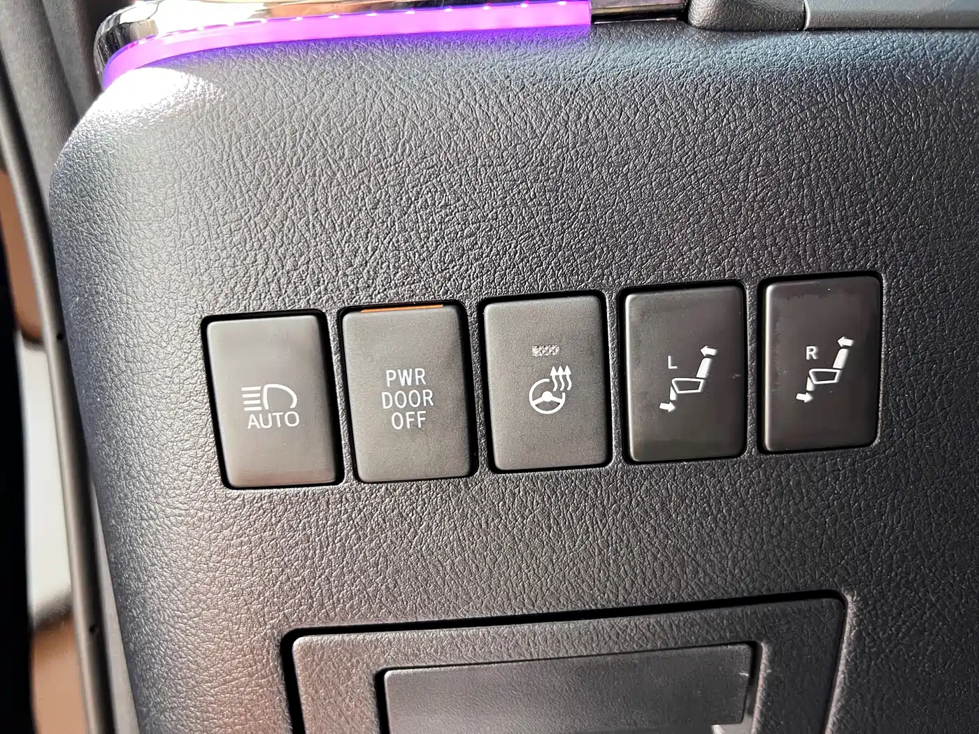 Toyota Alphard 2021 Hybrid 2.5L Ultimate фото 20