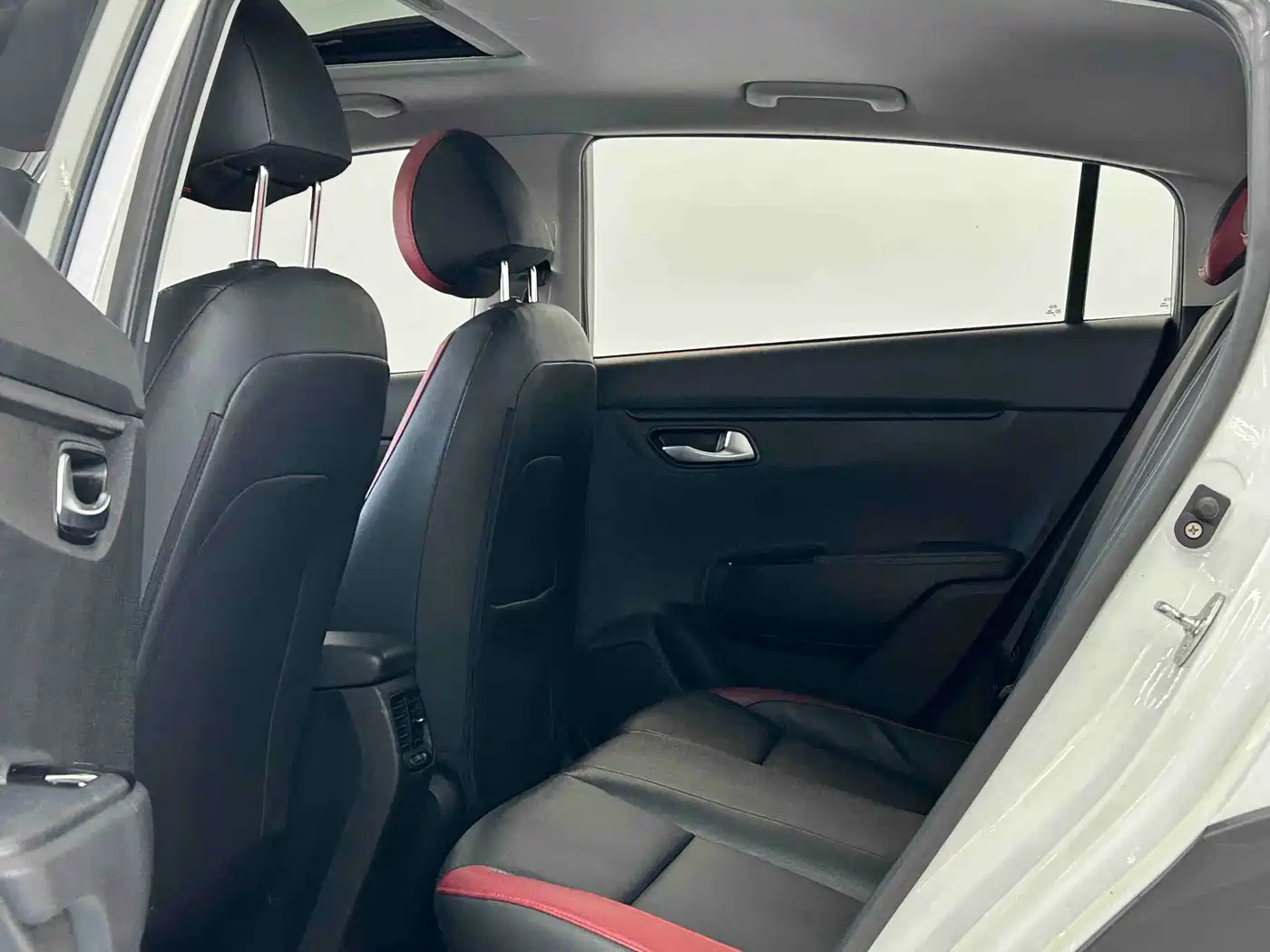 Kia KX CROSS 2018 1.6L Automatic Smart Sunroof Edition фото 5