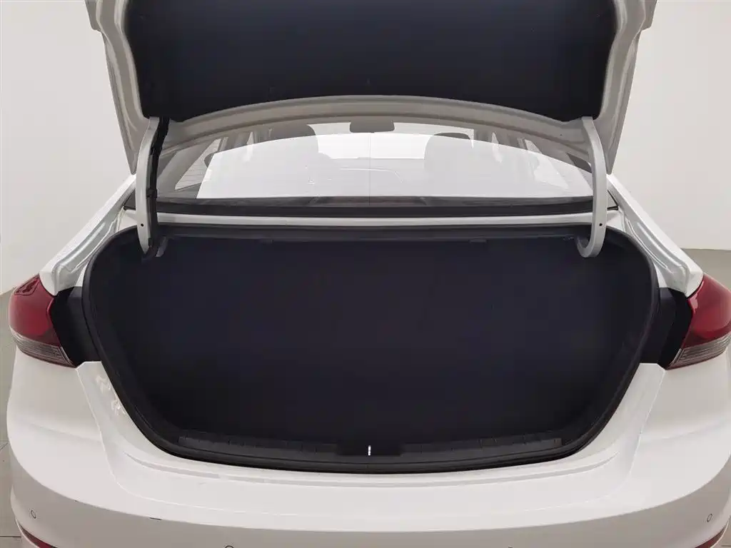 Hyundai Elantra 2016 Model 1.6L Automatic Smart Elite фото 16