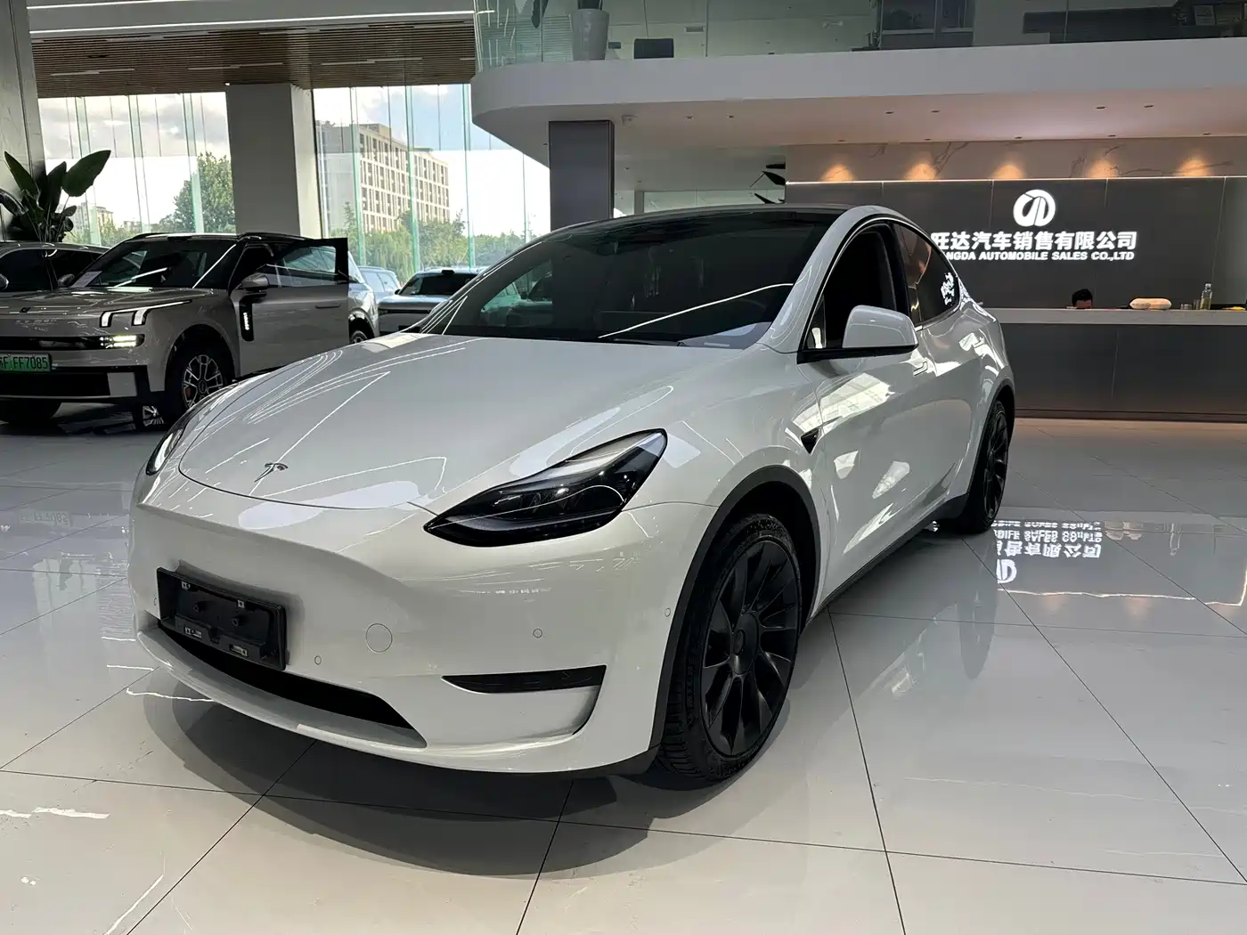 Фото 1 - Tesla Model Y